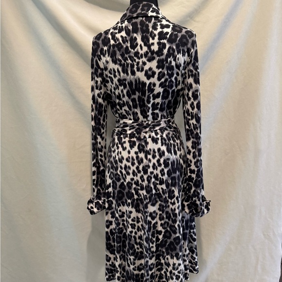 Diane Von Furstenburg Silk Jersey Leopard Print Wrap Dress - Picture 3 of 10